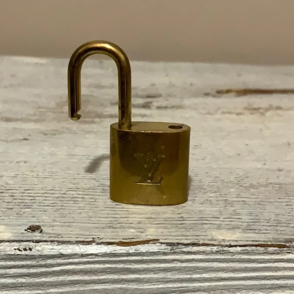 Louis Vuitton Brass '319' Padlock in Goldtone with Goldtone Key [m]